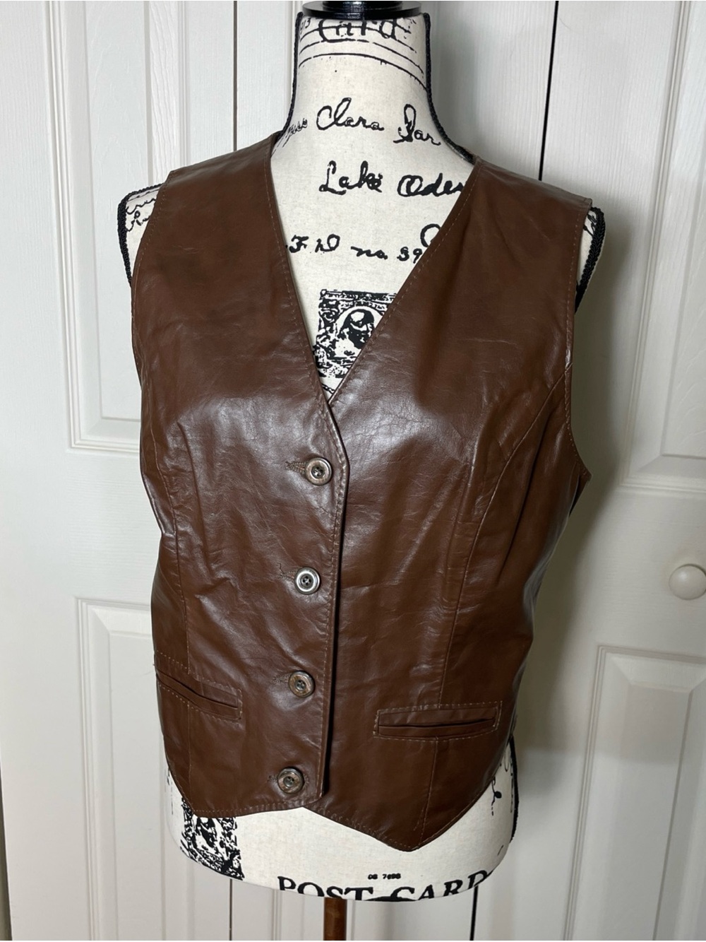 Vntg Lariat Leather Women’s Women’s Brown Leather Four Button Vest Size 12